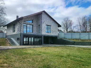 Продается 2-этажный дом, 195 м²