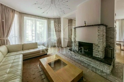 Сдается 2-этажный дом, 450 м²