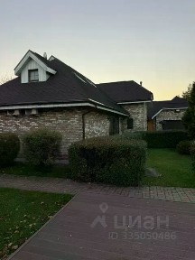 Сдается 2-этажный дом, 271 м²