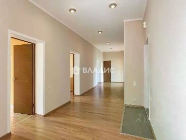 Продается 4-комн. квартира, 181,2 м²