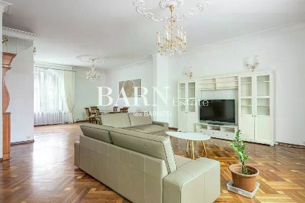 Продается 5-комн. квартира, 284 м²