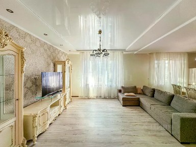 Продается 4-комн. квартира, 131 м²