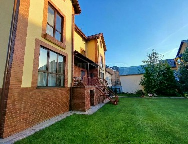 Продается 2-этажный дом, 440 м²