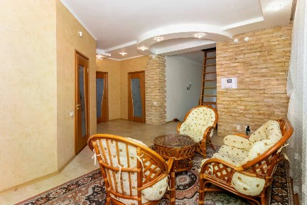 Продается 3-этажный дом, 264 м²