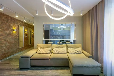 Продается 2-комн. квартира, 72 м²