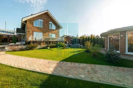 Продается 2-этажный дом, 172 м²