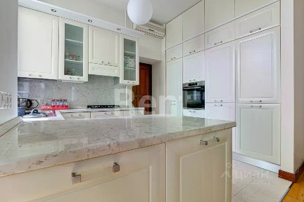 Сдается многокомнатная квартира, 240 м²