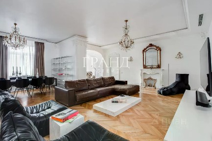 Сдается 4-комн. квартира, 257 м²