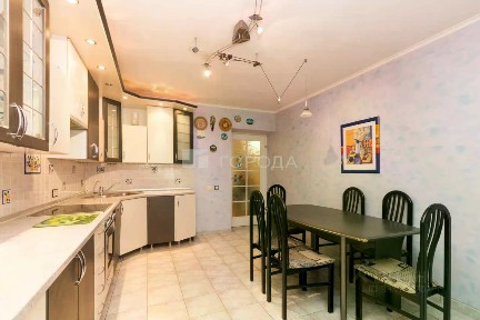 Сдается 3-комн. квартира, 140 м²