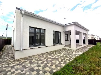 Тюменская область, Тюмень, Калининский, ул. Александра Звягина, 7