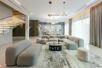Продается 2-этажный дом, 650 м²