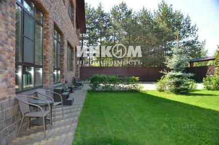Продается 2-этажный дом, 355 м²