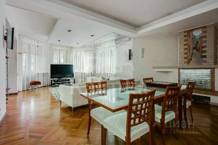 Сдается 3-этажный дом, 500 м²