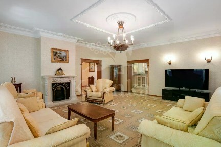 Сдается 3-этажный дом, 550 м²