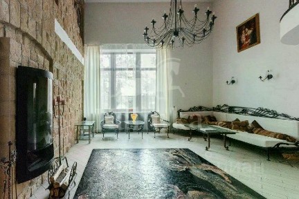 Сдается 3-этажный дом, 580 м²