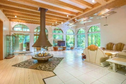 Сдается 2-этажный дом, 400 м²