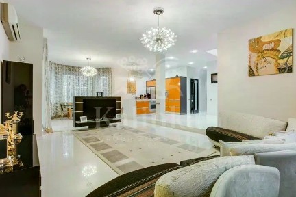 Сдается 2-этажный дом, 250 м²