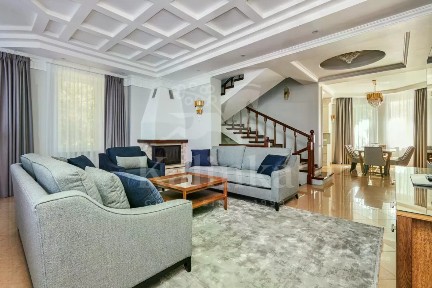 Сдается 3-этажный дом, 418 м²