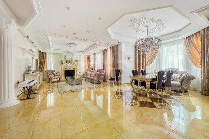 Сдается 3-этажный дом, 1 300 м²