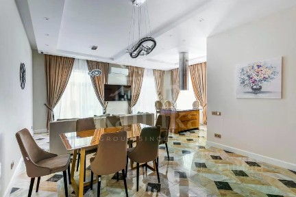 Сдается 3-этажный таунхаус, 240 м²