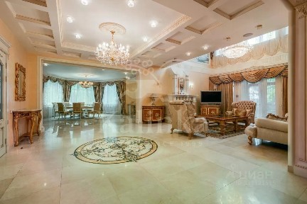 Сдается 3-этажный дом, 1 000 м²