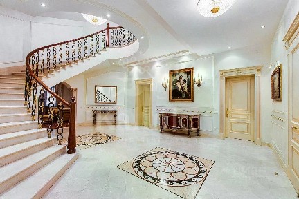 Сдается 3-этажный дом, 1 000 м²