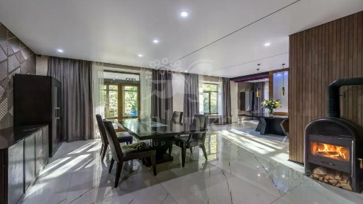 Сдается 2-этажный дом, 650 м²