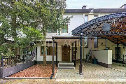 Сдается 3-этажный таунхаус, 267 м²
