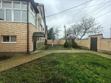 Продается 3-этажный дом, 300 м²