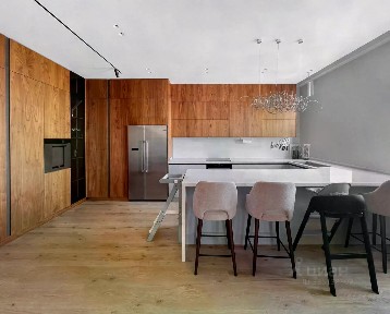 Продается 4-комн. квартира, 300 м²