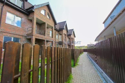 Продается 3-этажный таунхаус, 114,5 м²