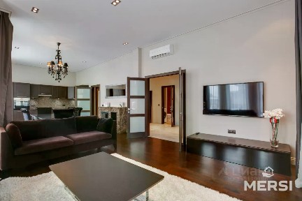 Сдается 2-этажный дом, 250 м²