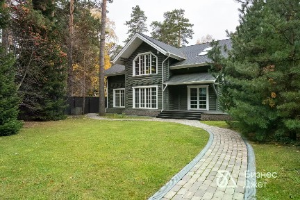 Продается 2-этажный коттедж, 327 м²