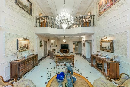 Продается 3-этажный дом, 1 340 м²