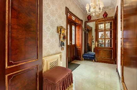 Продается 3-этажный дом, 606 м²