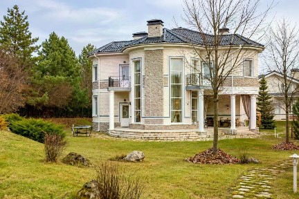 Продается 2-этажный дом, 350 м²