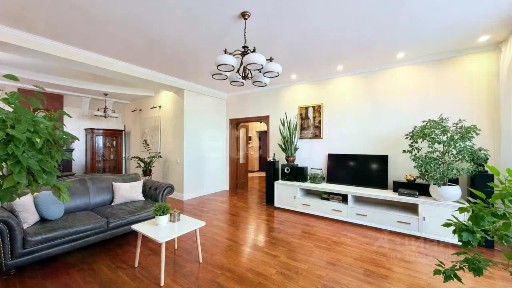 Продается 4-комн. квартира, 172 м²