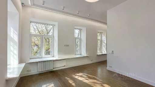 Продается 4-комн. квартира, 141,2 м²