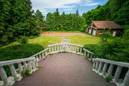 Продается 3-этажный дом, 750 м²