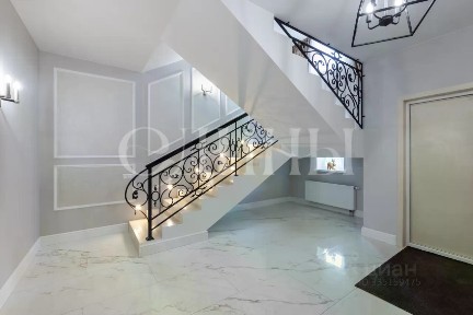 Продается 4-этажный дом, 411 м²