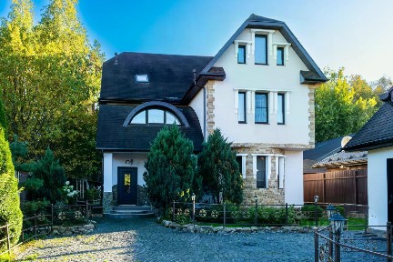 Продается 3-этажный дом, 279,9 м²
