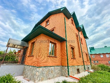Продается 3-этажный дом, 425 м²