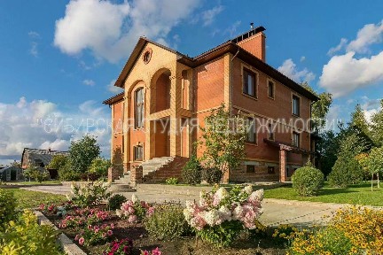 Продается 3-этажный коттедж, 400 м²