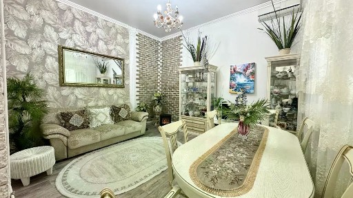 Астраханская область, Астрахань, р-н Кировский, ул. Максима Горького, 33
