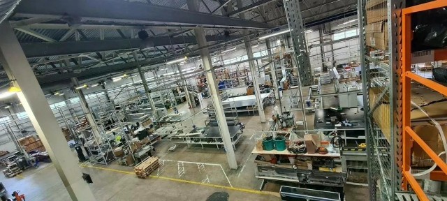 Сдается здание, 3 000 м²