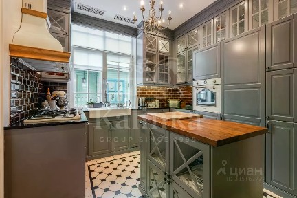 Продается 3-этажный таунхаус, 306,7 м²