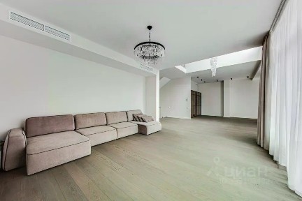 Сдается 2-этажный таунхаус, 700 м²