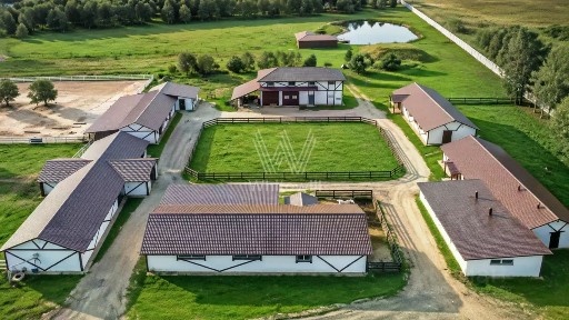 Продается 2-этажный коттедж, 1 780 м²