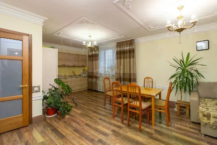 Продается 2-этажный дом, 180 м²