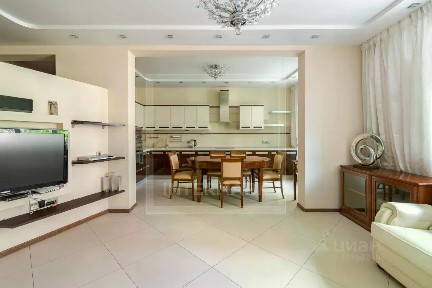 Сдается 4-комн. квартира, 140 м²